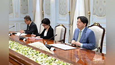 Изрображение 'Президент Узбекистана принял министра иностранных дел Японии'
