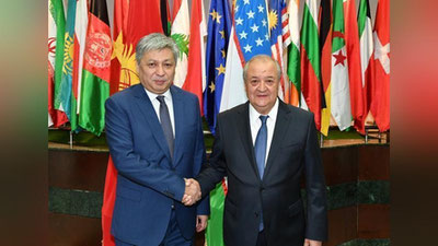 'O`ZBEKISTON RESPUBLIKASI TAShQI IShLAR VAZIRI ABDULAZIZ KOMILOV QIRG`IZISTONLIK HAMKASBI BILAN UChRAShDI'ning rasmi