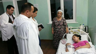 Изрображение 'ВОДИТЕЛЬ МЕРСЕДЕСА СБИЛ МАТЬ С РЕБЕНКОМ НА ПЕРЕХОДЕ В ТАШКЕНТЕ'