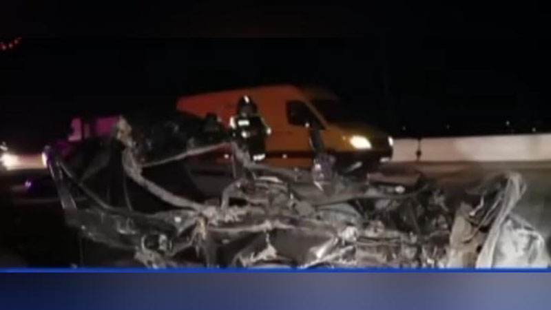 'Samarqandda Lacetti haydovchisi uxlab qolib, yuk mashinasi tagiga kirib ketdi. 3 kishi halok bo`ldi (video)'ning rasmi