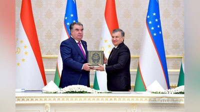 'Imomali Rahmon Shavkat Mirziyoevga kitob sovg`a qildi'ning rasmi
