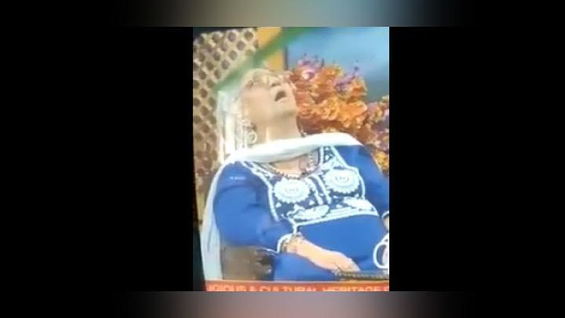 Изрображение 'В ИНДИИ ПРОФЕССОР СКОНЧАЛАСЬ В ПРЯМОМ ЭФИРЕ (ВИДЕО, 18+)'