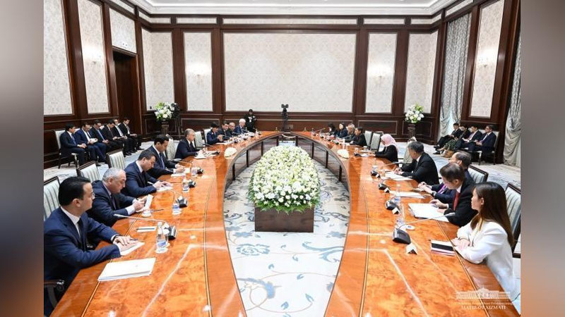 '“Ko`ksaroy” qarorgohida O`zbekiston va Singapur prezidentlarining muzokaralari bo`lib o`tdi'ning rasmi