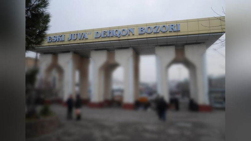 'Xolifild va Taysonning jangi “Eski Juva” bozorida takrorlandi: hamkasbining qulog`ini uzib olgan sotuvchi ayol'ning rasmi