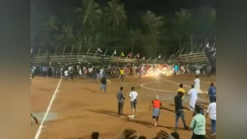 'Ҳиндистонда футбол ўйинида 8 минг кишилик трибуна қулаб тушди'ning rasmi