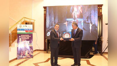 'TURKSOY tomonidan Ozarbayjon voqeliklarini yoyishda qo`llab-quvvatlaganliklari uchun o`zbek jurnalistlari  maxsus mukofotlar bilan taqdirlandi (foto)'ning rasmi