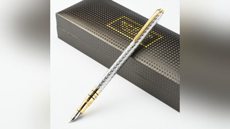 '"Маҳсулот бюджетдан ташқари маблағлар ҳисобидан харид қилинади". Мудофаа вазирлиги тилла қопламали 2 дона ручка сотиб олаётганига изоҳ берди'ning rasmi