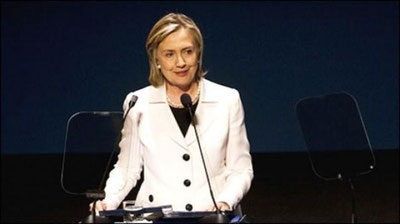 'Hillari Klinton davlat tashrifi bilan borib, Kremlda qizini unutib qoldirgani haqida gapirib berdi'ning rasmi