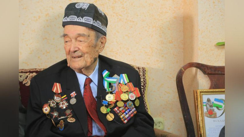'Нукуслик 95 ёшли Нурилло ота уруш хотиралари ҳақида китоб ёзди'ning rasmi