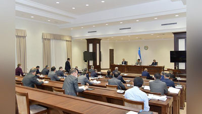 'O`zbekiston Respublikasi Oliy Majlisi Senatining to`qqizinchi yalpi majlisini 20 noyabr kuni chaqirish to`g`risida qaror qabul qilindi'ning rasmi