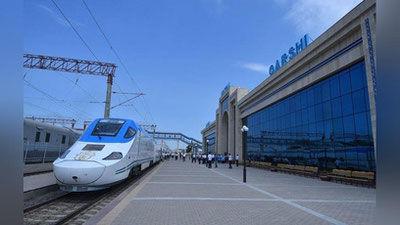 Изрображение 'Пассажиров предупредили об ограничении скорости движении поездов из-за раскаленных рельсов'