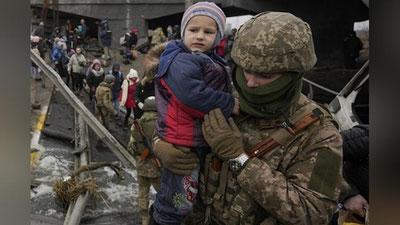 'Rossiya zarbalari oqibatida Ukrainada 10 million odam elektrsiz qoldi'ning rasmi