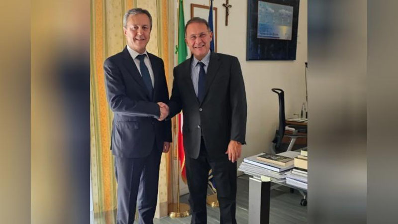 'Ўзбекистоннинг Италиядаги элчиси дипломатик миссиясини якунламоқда'ning rasmi