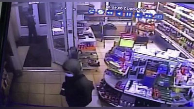 Изрображение 'В Алматы задержаны двое узбекистанцев по подозрению в нападении на АЗС (видео)'