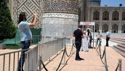 'Самарқандда меҳмонхона иш бошқарувчиси хорижлик сайёҳни ҳақорат қилгани учун қамалди'ning rasmi