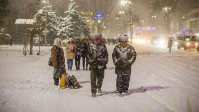 'Қирғизистонда қор ёғиб, ҳарорат -22 даражага тушиб кетиши маълум қилинди'ning rasmi