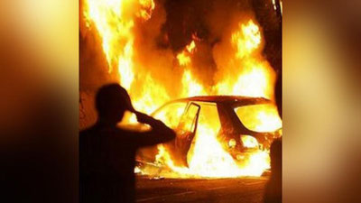 Изрображение 'В Шахрисабзе мужчина сжег себя и свою семью в автомобиле'