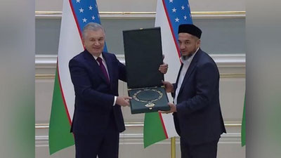 '“Олий даражали Имом Бухорий” ордени шайх Муҳаммад Содиқ Муҳаммад Юсуфнинг ўғлига топширилди (видео)'ning rasmi