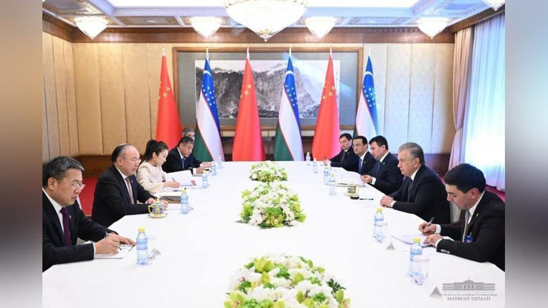'Shavkat Mirziyoev Pekinda Xitoyning CITIC korporasiyasi rahbari Si Goxua bilan uchrashuv o`tkazdi'ning rasmi