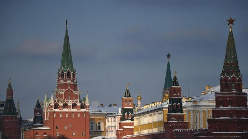 '"Ular o`z vataniga, qarindosh-urug`lariga, do`stlariga xiyonat qilgan". Rossiyada mamlakatni tark etganlar uchun  soliq stavkasi oshirilishi mumkin'ning rasmi