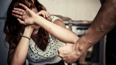 'Ayolini xiyonatda ayblab, urib-tepib jarohatlagan erga hukm o`qildi'ning rasmi