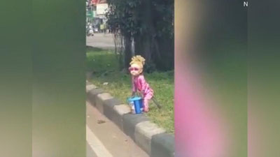 'Инсон қиёфасидаги маймун одамларни ваҳимага солди (Видео)'ning rasmi