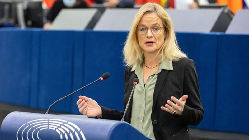 '“Мамлакат қисман чўлга айланмоқда, шаҳарлари заҳарли чангга ботган" – Европарламент депутати Ўзбекистон ҳақида гапирди (видео)'ning rasmi