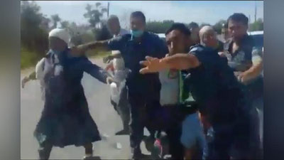 'Buxoroda oilalar o`rtasida ommaviy mushtlashuv bo`ldi, janjal ishtirokchilaridan birini “Kobalt"da bosib ketmoqchi ham bo`lishdi (video)'ning rasmi