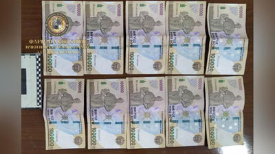 'Farg`onada IIB xodimiga jinoyatini engillatib berish uchun ikki million so`m pora taklif qilgan fuqaro qo`lga tushdi'ning rasmi