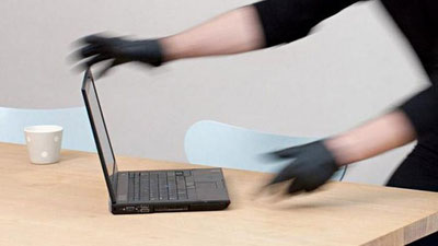 Изрображение 'Воспользовался случаем: в Ташкенте посетитель клиники украл ноутбук у врача'