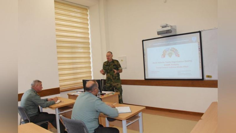 'NATO mutaxassislari 4 kun davomida O`zbekiston Qurolli Kuchlari akademiyasida mashg`ulotlar o`tkazdi'ning rasmi