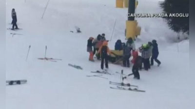 Изрображение 'В КАНАДЕ ПОДРОСТКИ СПАСЛИ МАЛЬЧИКА, СОРВАВШЕГОСЯ С ПОДЪЕМНИКА (ВИДЕО)'