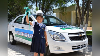 Изрображение 'Второкласснице из Букинского района вручили автомобиль от Президента (фото, видео)'