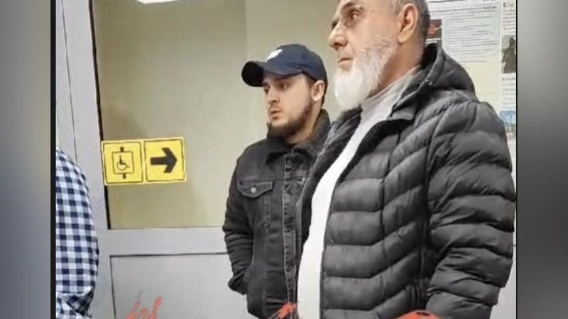 Изрображение 'На скамье подсудимых по делу о теракте в "Крокусе" оказались новые фигуранты: отец и двое сыновей'
