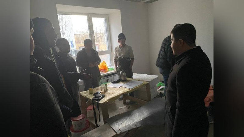 'Россиядаги меҳнат мигрантларининг маошлари тўлаб берилмаётгани айтилмоқда'ning rasmi