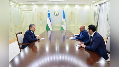 Изрображение 'Президент Узбекистана принял своего советника Суму Чакрабарти'