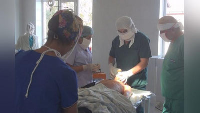 'Qarshida noyob jarrohlik amaliyoti: yutib yuborilgan igna umurtqa pog`onasidan olib tashlandi'ning rasmi