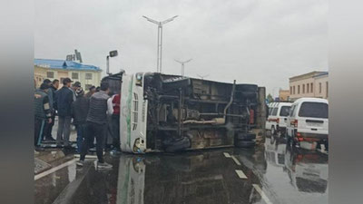 'Qashqadaryoda "Isuzu" ag`darilib ketdi'ning rasmi