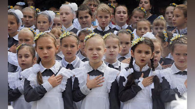 'Bloger: Maktab o`quvchilariga madhiyani doimiy kuylatish  malolga aylanish xavfi bor'ning rasmi