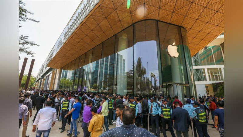 'Apple Hindistonda birinchi brend do`konini ochdi'ning rasmi