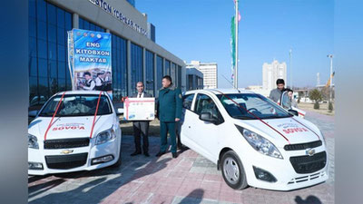 'Kitobxonlik musobaqasida buxoroliklar bir yo`li 3 ta avtomobilga ega bo`lishdi'ning rasmi