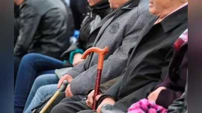 'Энди пенсиясини банк пластик картаси орқали олувчиларга 1 фоиз миқдорда тўлов қилинади'ning rasmi