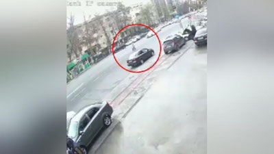 Изрображение 'В Ташкенте водитель "Кобальта" сбил женщину с ребенком (видео)'