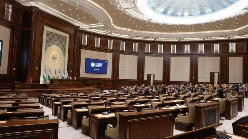 'Сенатнинг 44-ялпи мажлиси 24 август куни чақирилади'ning rasmi