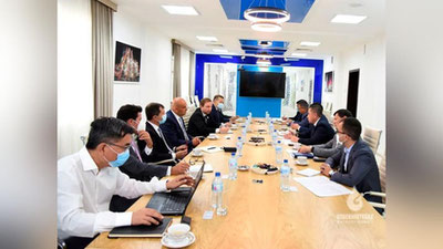 '“O`zbekneftgaz” AJ Boshqaruvi raisi AQShning “Air Products and Chemicals, Inc.” kompaniyasi ijrochi vise-prezidenti bilan uchrashdi'ning rasmi