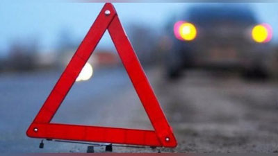 Изрображение 'СМЕРТЕЛЬНОЕ ДТП В ТАШКЕНТЕ: LACETTI ВРЕЗАЛСЯ В ДЕРЕВО'