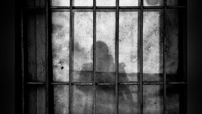 'Samarqandda firibgar yigit qamoqda ham jinoyatga qo`l urdi'ning rasmi