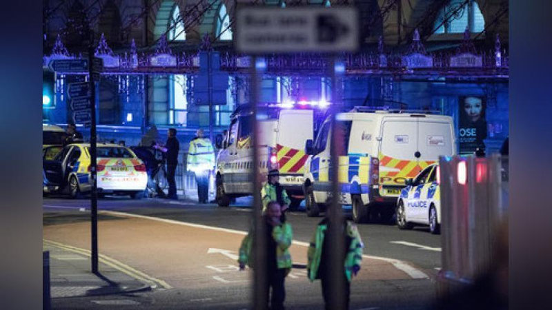 '​Manchester stadionidagi portlash oqibatida odamlar qurbon bo`ldi (Video)'ning rasmi