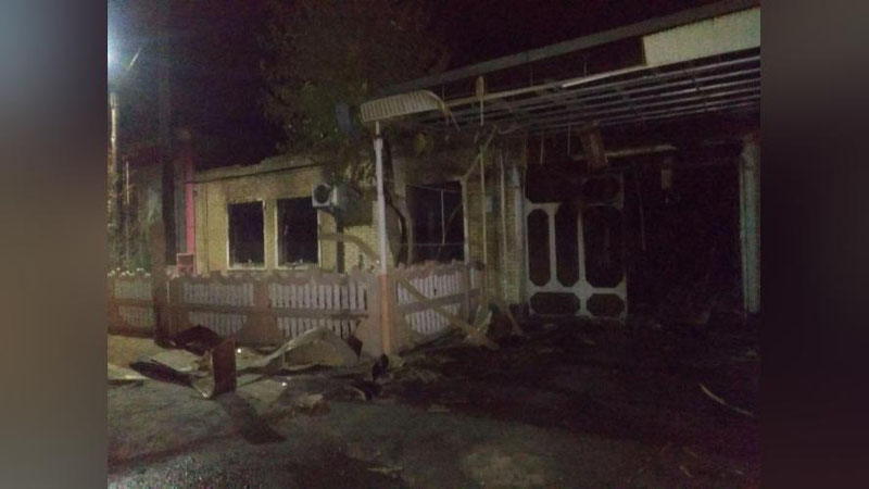 Изрображение 'Супружеская пара едва не сгорела при пожаре в своем доме в Бухаре'