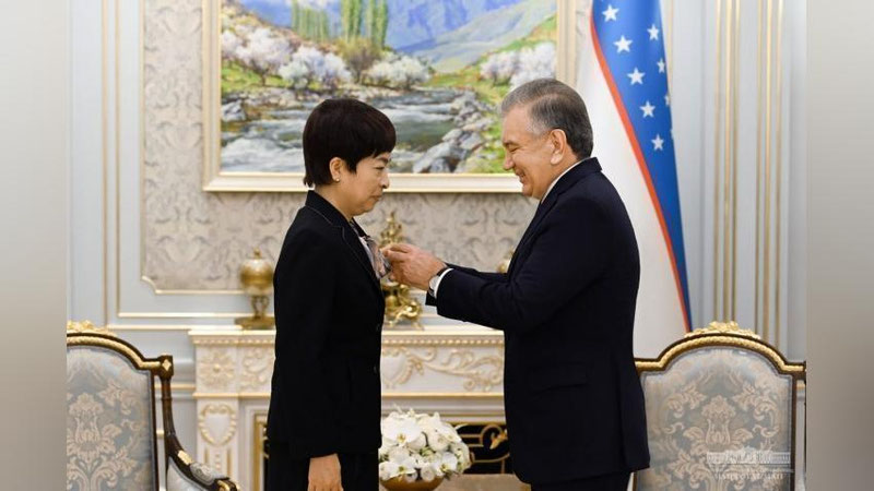 'Shavkat Mirziyoev mamlakatimizdagi diplomatik missiyasini yakunlayotgan XXR elchisi Szyan Yanni qabul qildi'ning rasmi